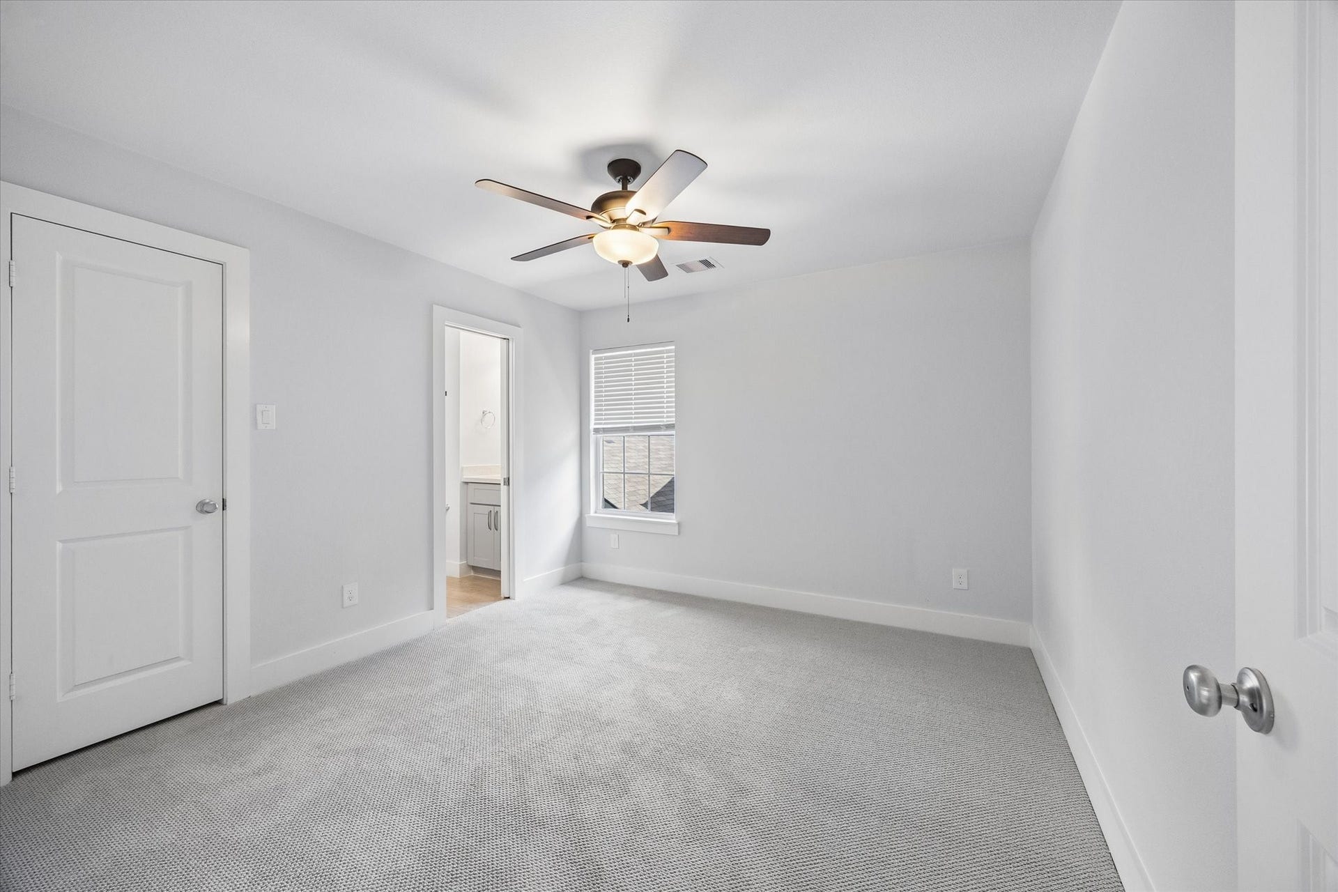 761 E 33rd Street, Houston, TX 77022 761 E 33rd Street, Houston, TX 77022