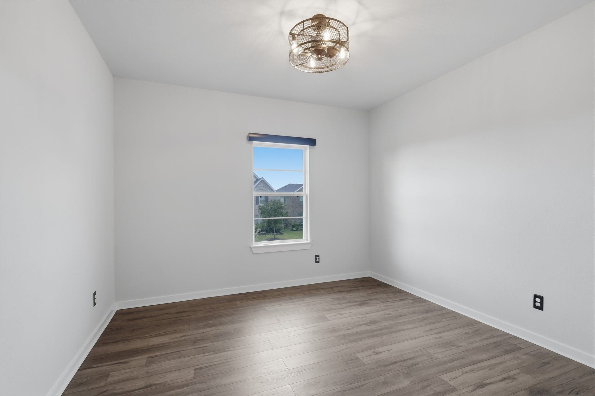 31539 Beacon Cove Trail, Fulshear, TX 77441 Bedroom 4 continues the homes cohesive finishes and shares convenient access to the connecting bath.