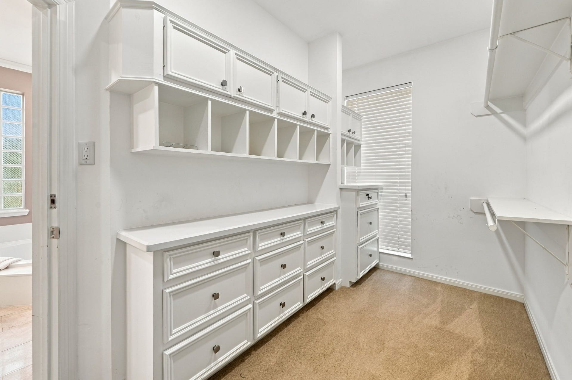 7610 Northwoods Drive, Sugar Land, TX 77479 Imagine having a place for everythingthis custom-fitted walk-in closet delivers exceptional organization.