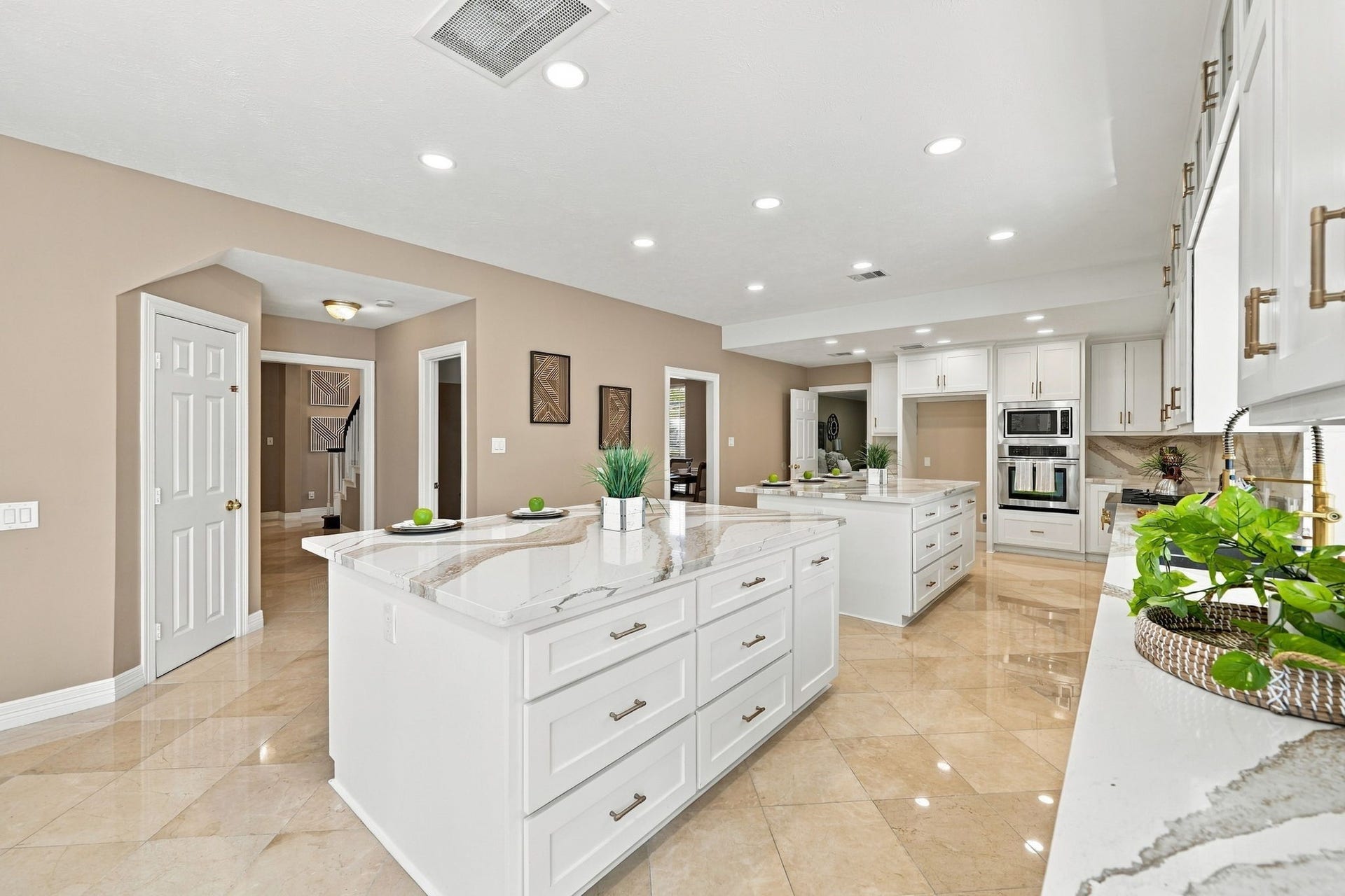 7610 Northwoods Drive, Sugar Land, TX 77479 Built for busy households and memorable occasions, the kitchen provides multiple work zones so several people can cook, prep, and socialize comfortably at once.