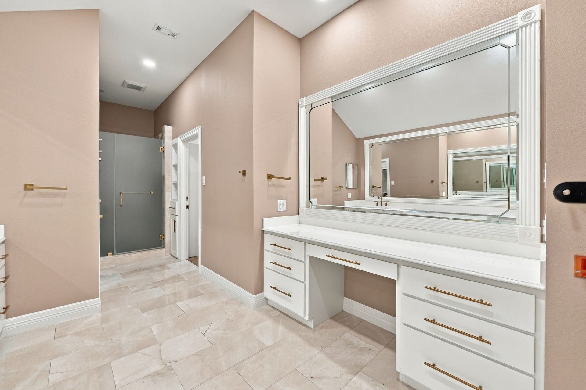 7610 Northwoods Drive, Sugar Land, TX 77479 Beyond the main vanity, a separate dressing station adds valuable personal space and storage rarely found in a secondary bedroom suite.
