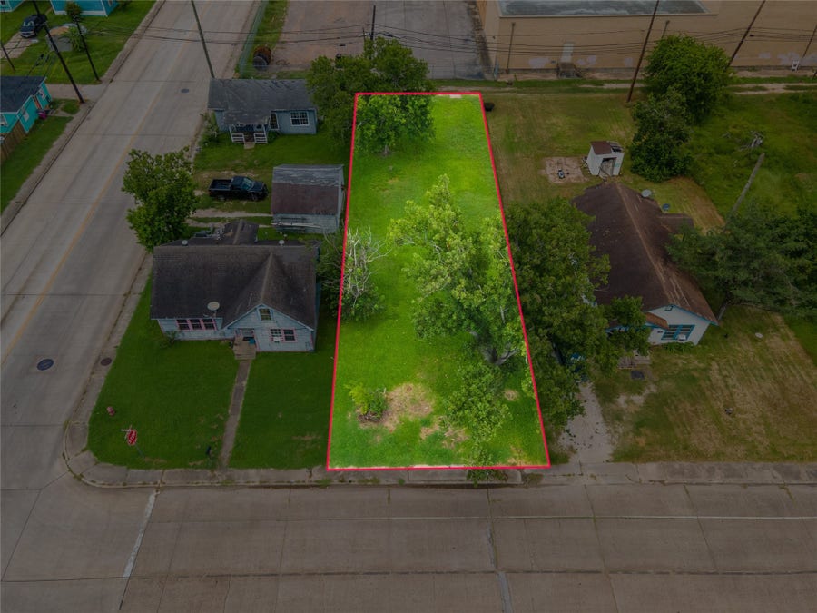 Property photo for 1026 W 4th Street, Freeport, TX