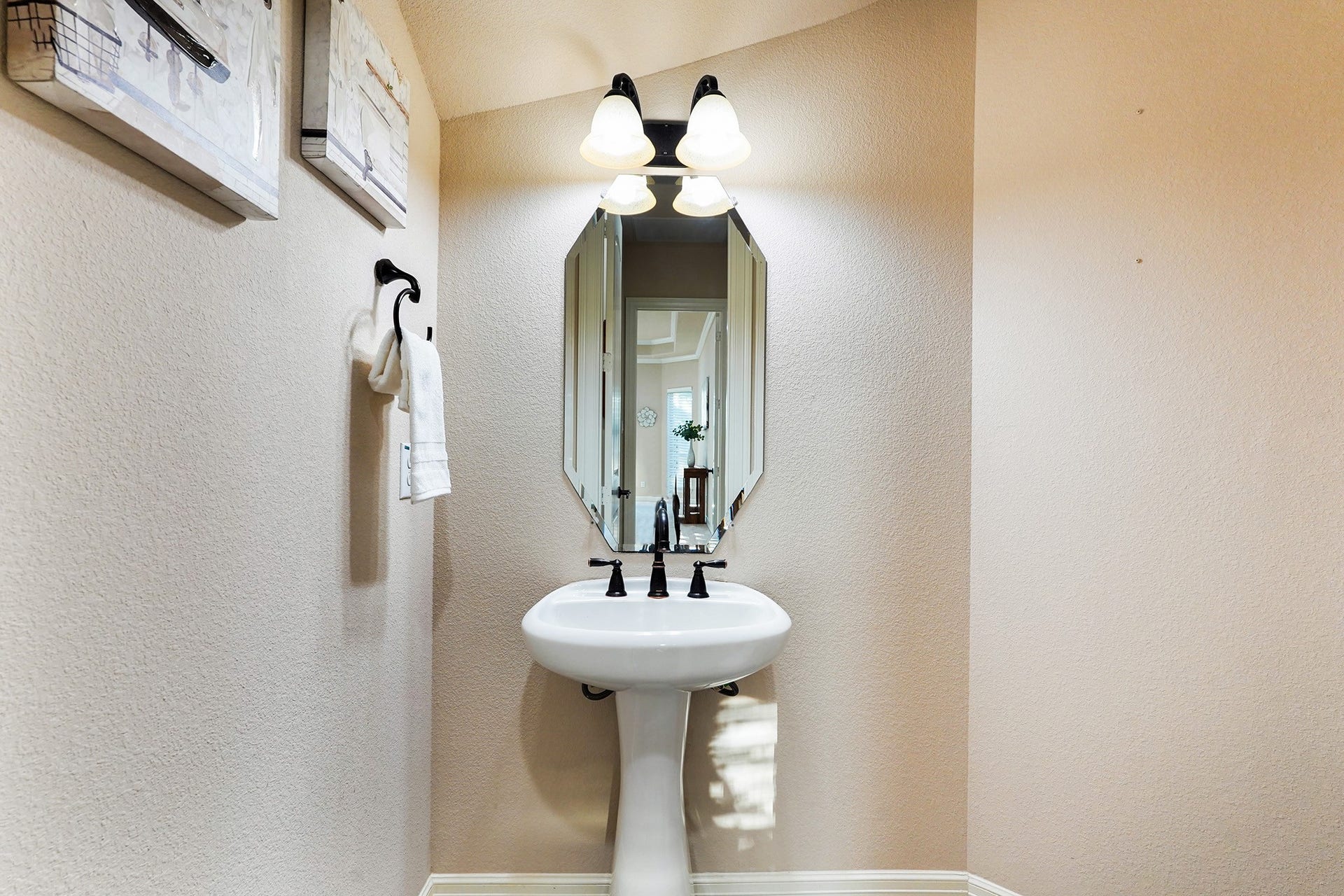 3102 Barrons Way, Sugar Land, TX 77479 FIRST Flr-Half Bath.