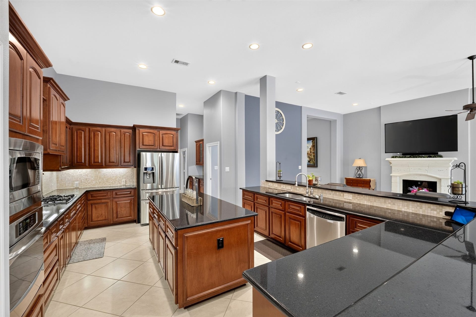 2318 Spring Lake Park Lane, Spring, TX 77386