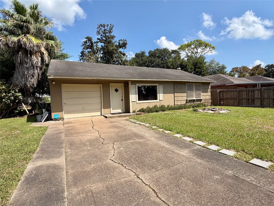 Property photo for 221 Richmond Street, Angleton, TX