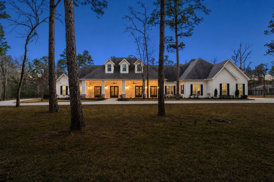 Property photo for 10539 Crestwater Circle, Magnolia, TX