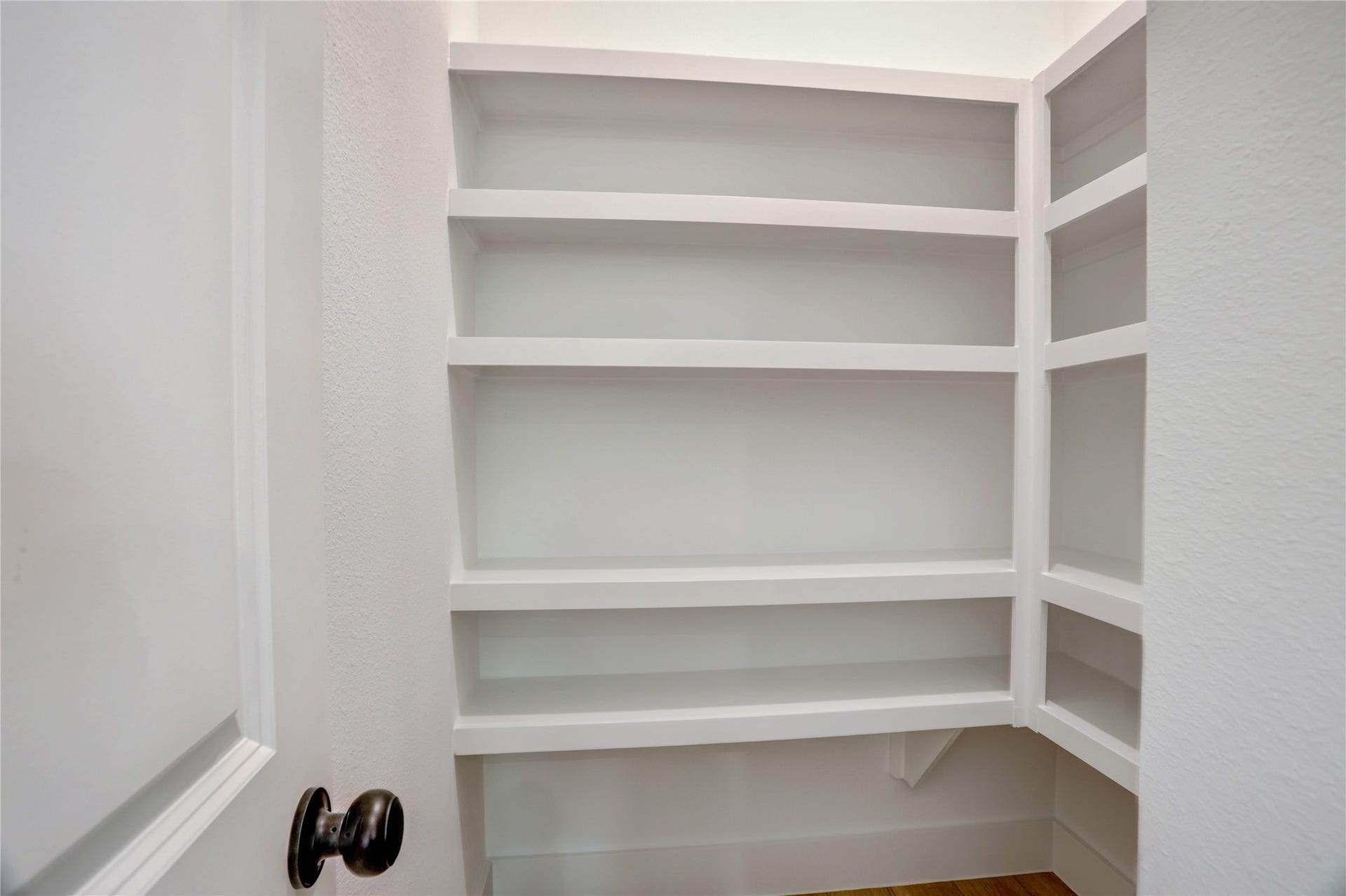 9610 Burden Street, Houston, TX 77093 Large walkin pantry.