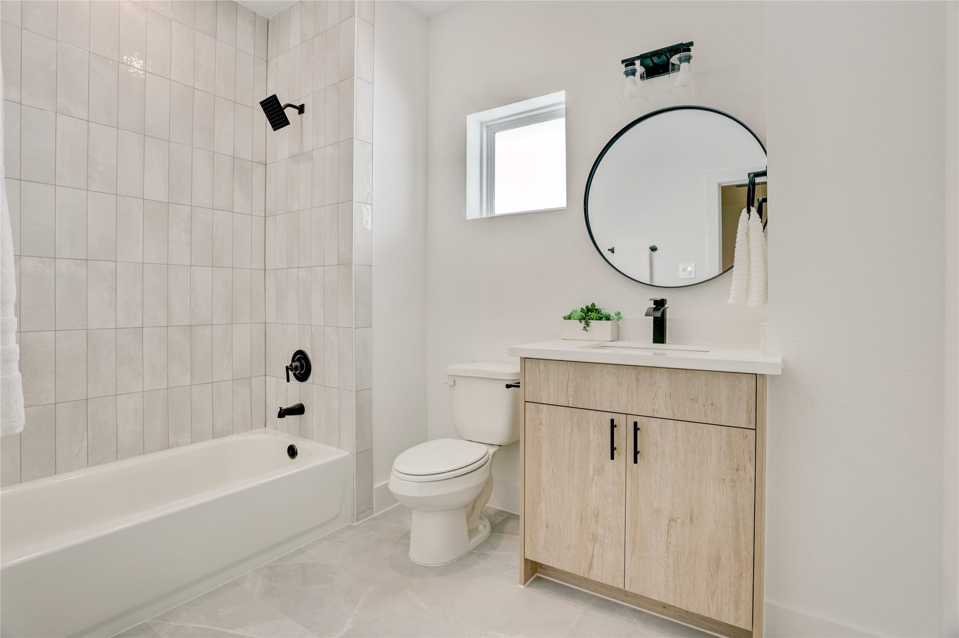 9610 Burden Street, Houston, TX 77093 The 2nd full bath has a tub/shower combo with tile surround.