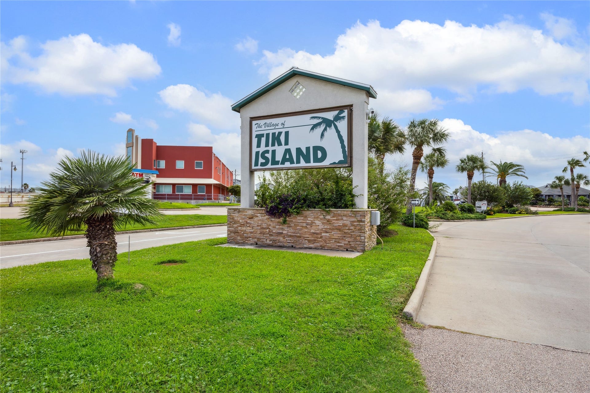 1310 & 1314 Maui Drive, Tiki Island, TX 77554 1310 & 1314 Maui Drive, Tiki Island, TX 77554