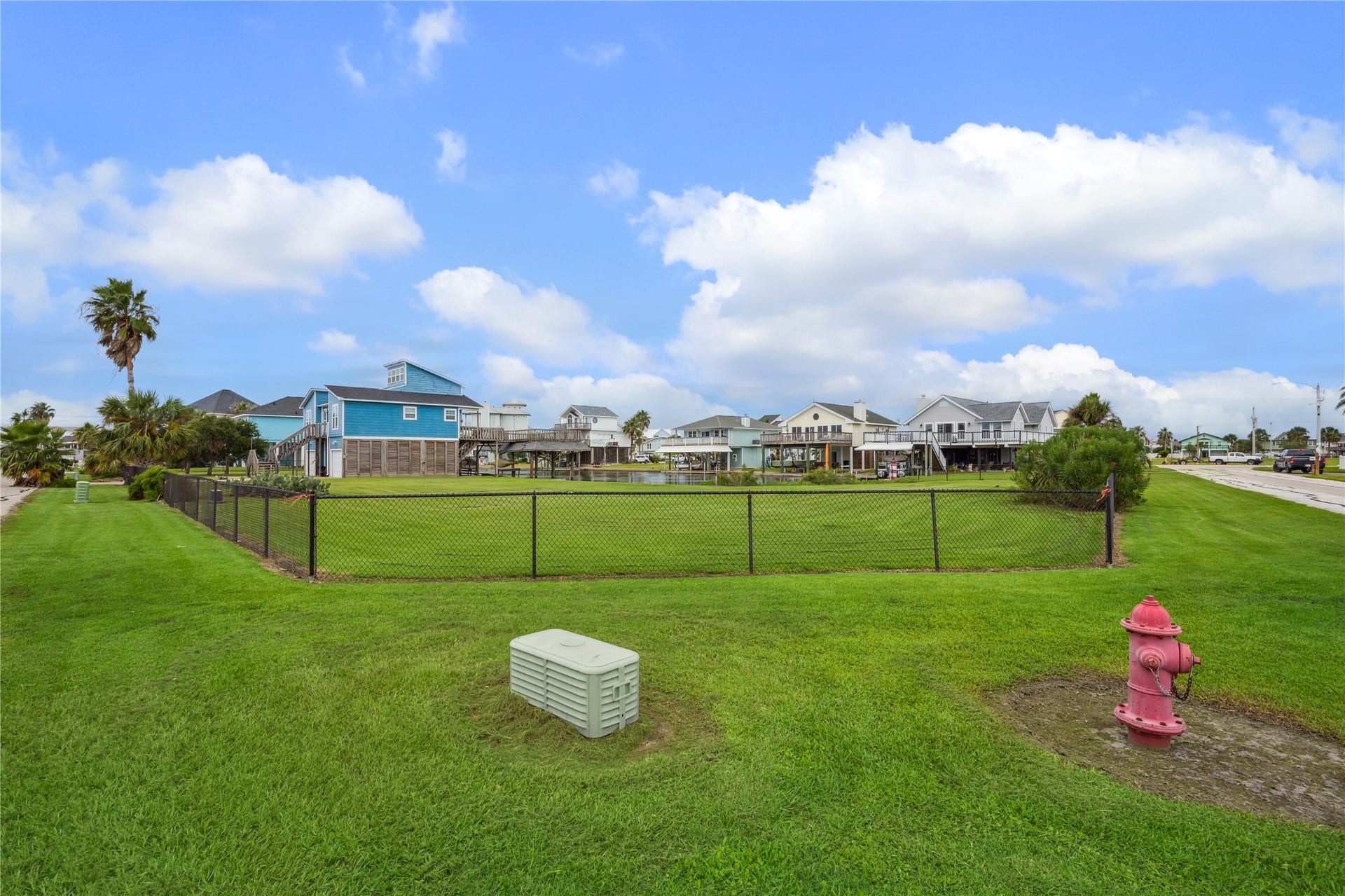 1310 & 1314 Maui Drive, Tiki Island, TX 77554 1310 & 1314 Maui Drive, Tiki Island, TX 77554