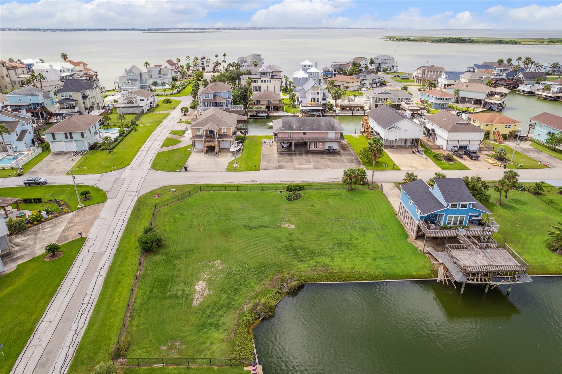 1310 & 1314 Maui Drive, Tiki Island, TX 77554 1310 & 1314 Maui Drive, Tiki Island, TX 77554