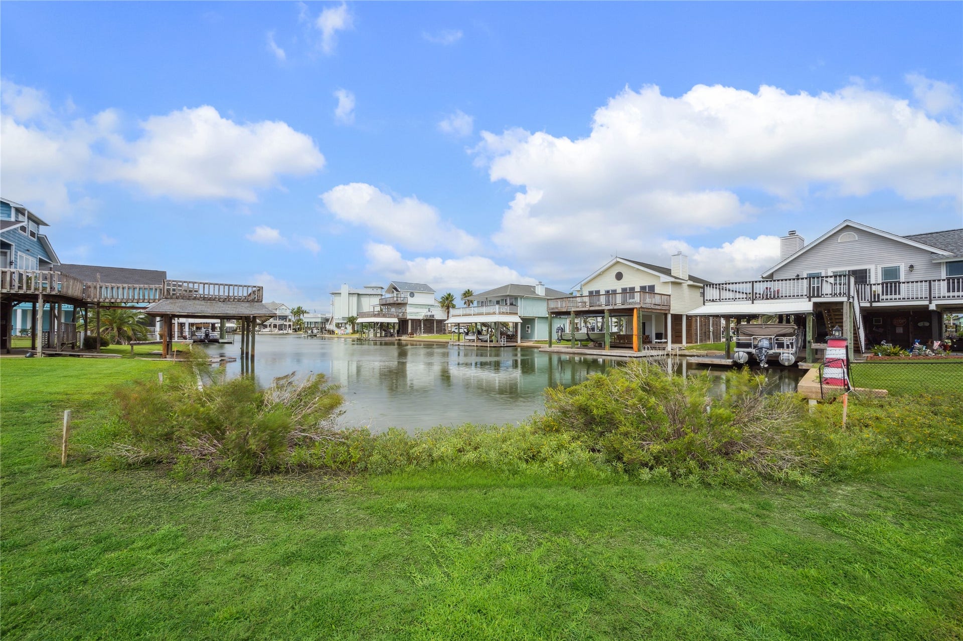 1310 & 1314 Maui Drive, Tiki Island, TX 77554 1310 & 1314 Maui Drive, Tiki Island, TX 77554