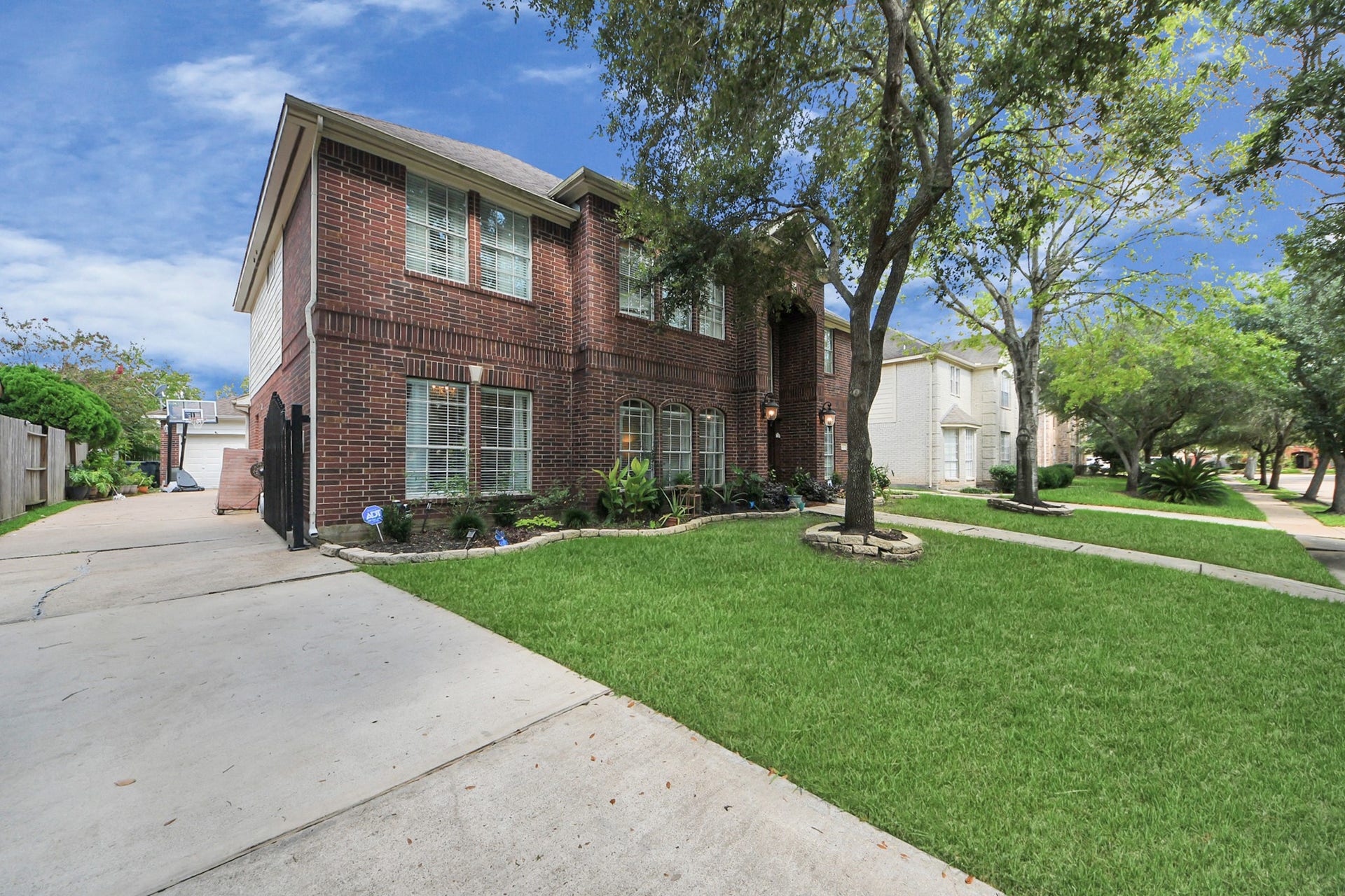 922 Bayhill Drive, Sugar Land, TX 77479 922 Bayhill Drive, Sugar Land, TX 77479