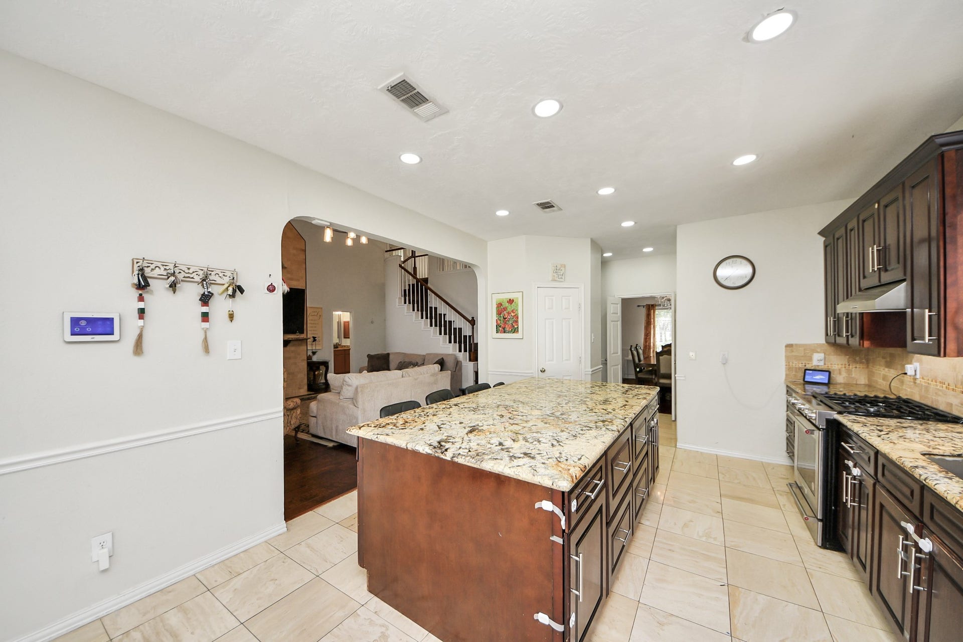 922 Bayhill Drive, Sugar Land, TX 77479 922 Bayhill Drive, Sugar Land, TX 77479