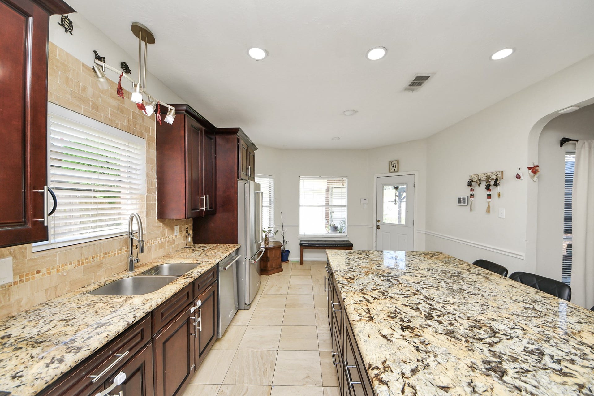 922 Bayhill Drive, Sugar Land, TX 77479 922 Bayhill Drive, Sugar Land, TX 77479