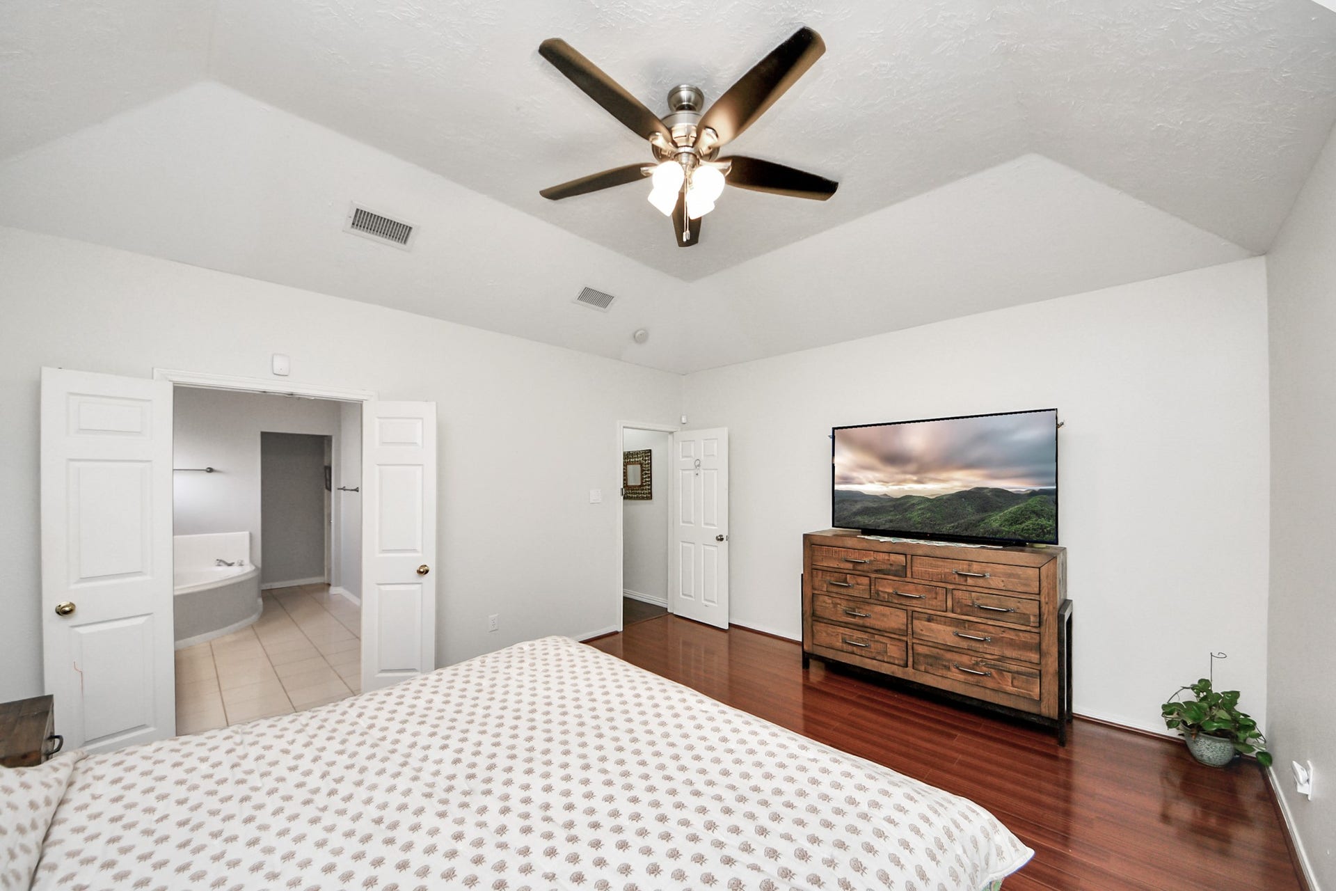 922 Bayhill Drive, Sugar Land, TX 77479 922 Bayhill Drive, Sugar Land, TX 77479