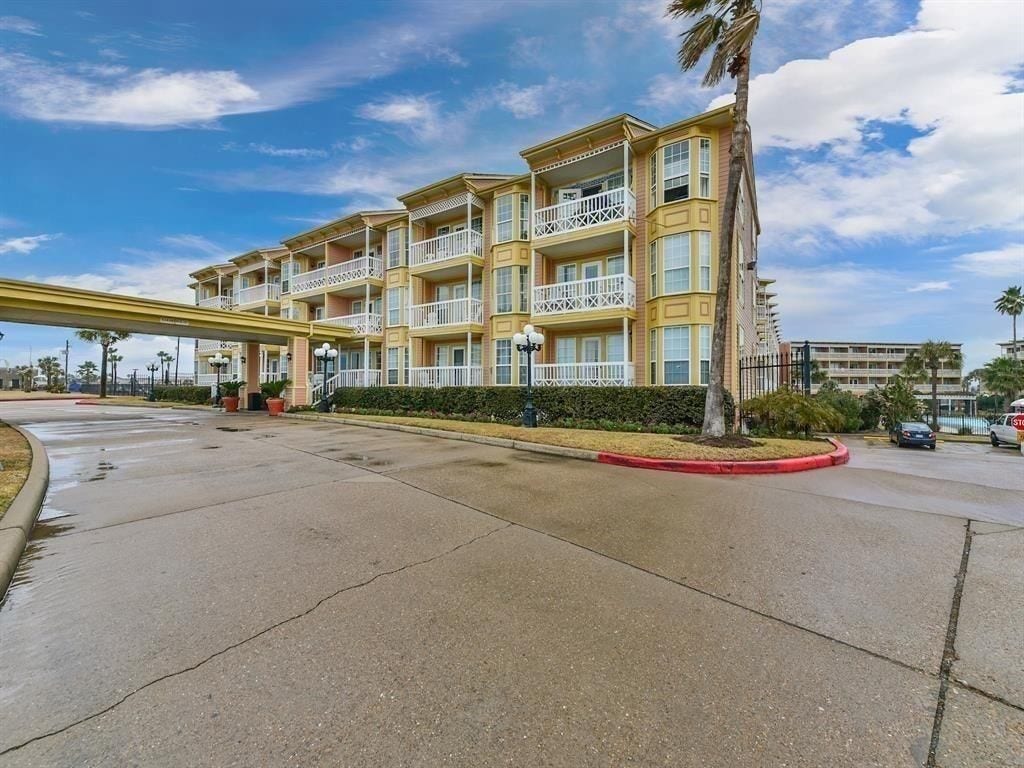6300 Seawall Boulevard, #3326, Galveston, TX 77551 Entrance to the Victorian Condominium community