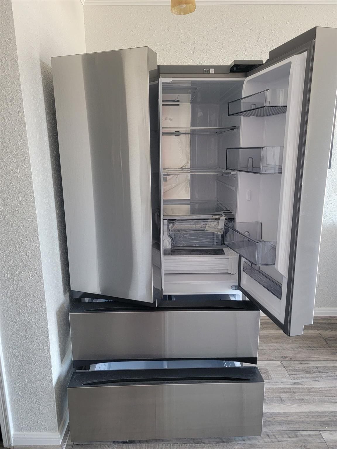 6300 Seawall Boulevard, #3326, Galveston, TX 77551 Large LG refrigerator conveys