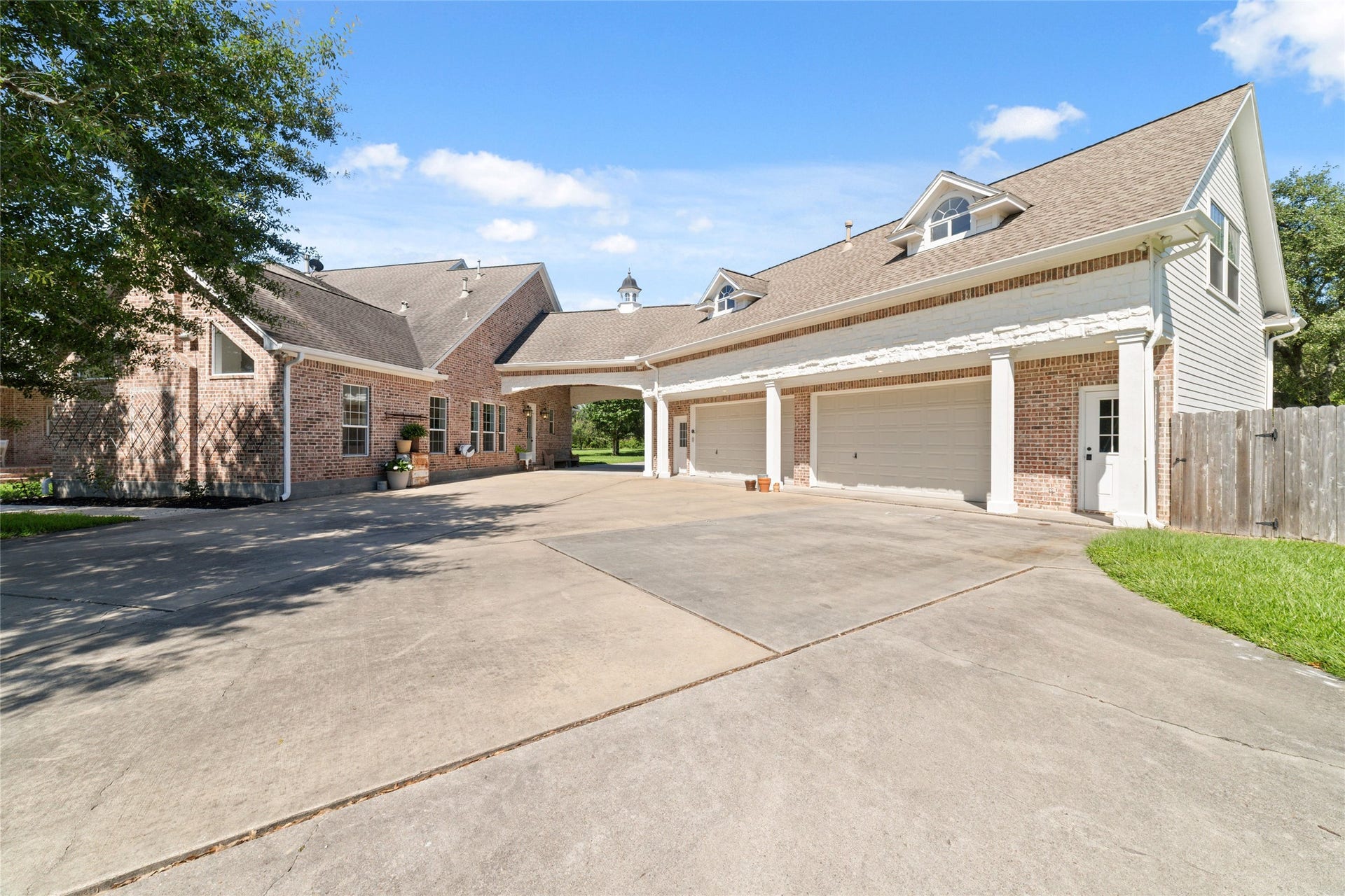 21110 Frey Lane, Tomball, TX 77377 21110 Frey Lane, Tomball, TX 77377