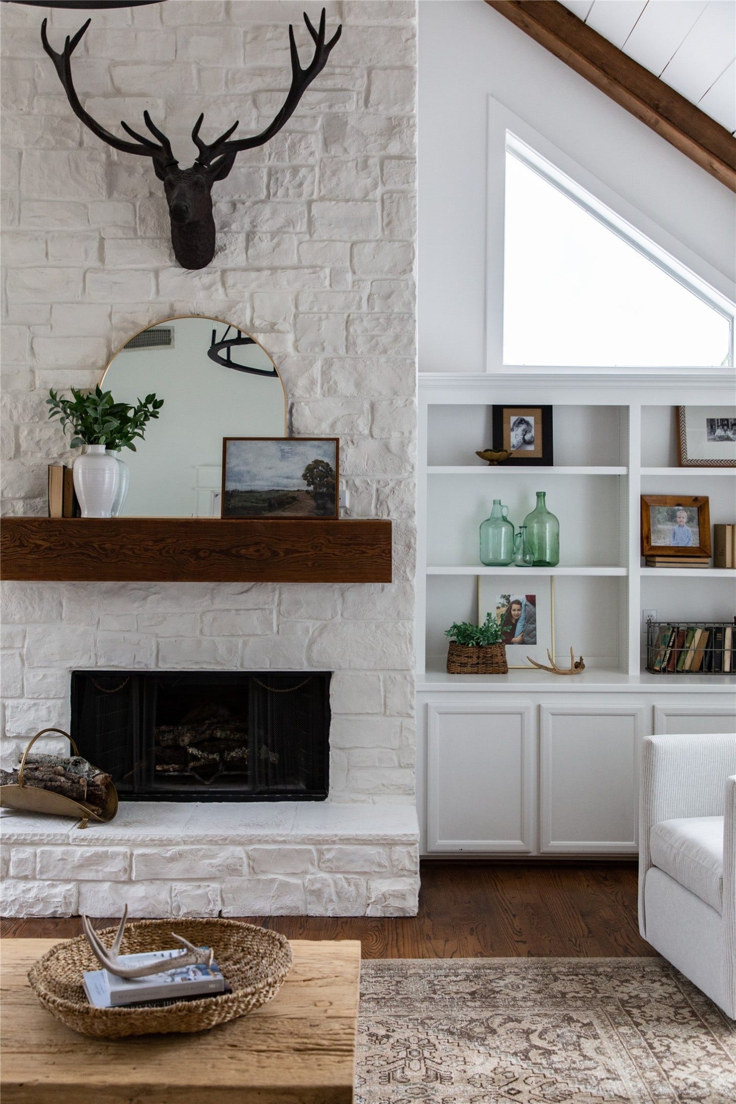 21110 Frey Lane, Tomball, TX 77377 The stunning detail of the stone fireplace makes this focal point of the living area, providing both warm and sophisticated character to the home.