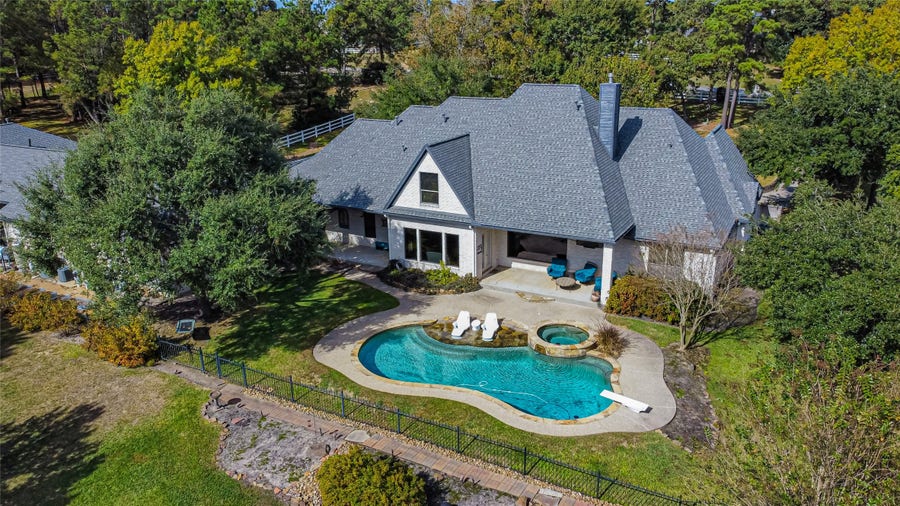 Property photo for 15569 Crown Oaks Drive, Montgomery, TX