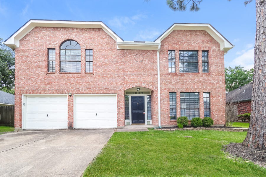 Property photo for 1039 Wentworth Drive, Pearland, TX