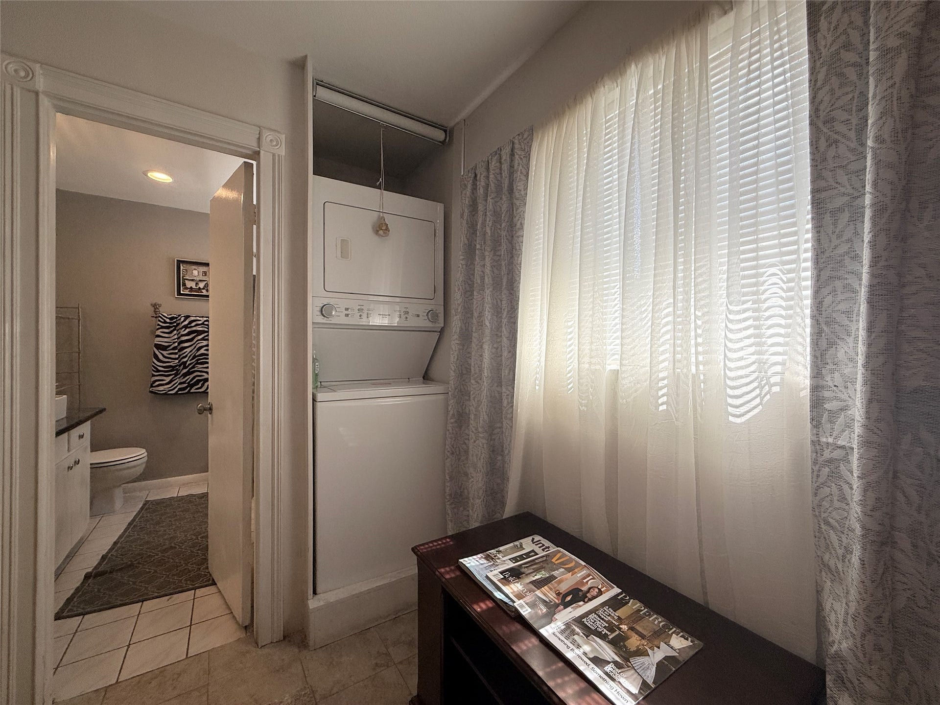 5861 Inwood Drive, #6, Houston, TX 77057 Full size stack washer/dryer