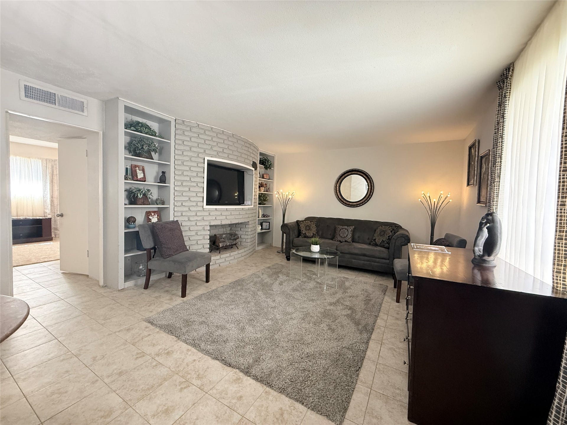 5861 Inwood Drive, #6, Houston, TX 77057 The condo can be rented with or without the furniture