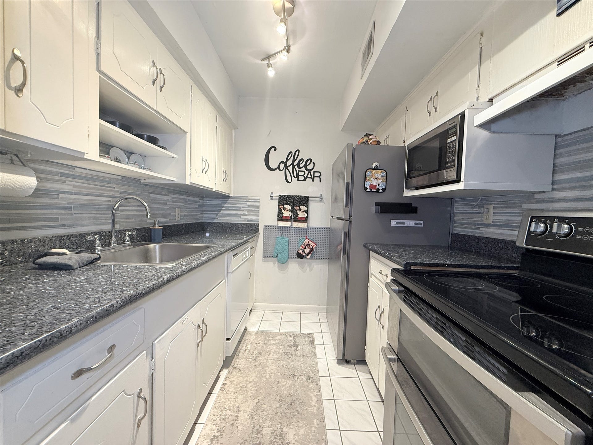 5861 Inwood Drive, #6, Houston, TX 77057 5861 Inwood Drive, #6, Houston, TX 77057
