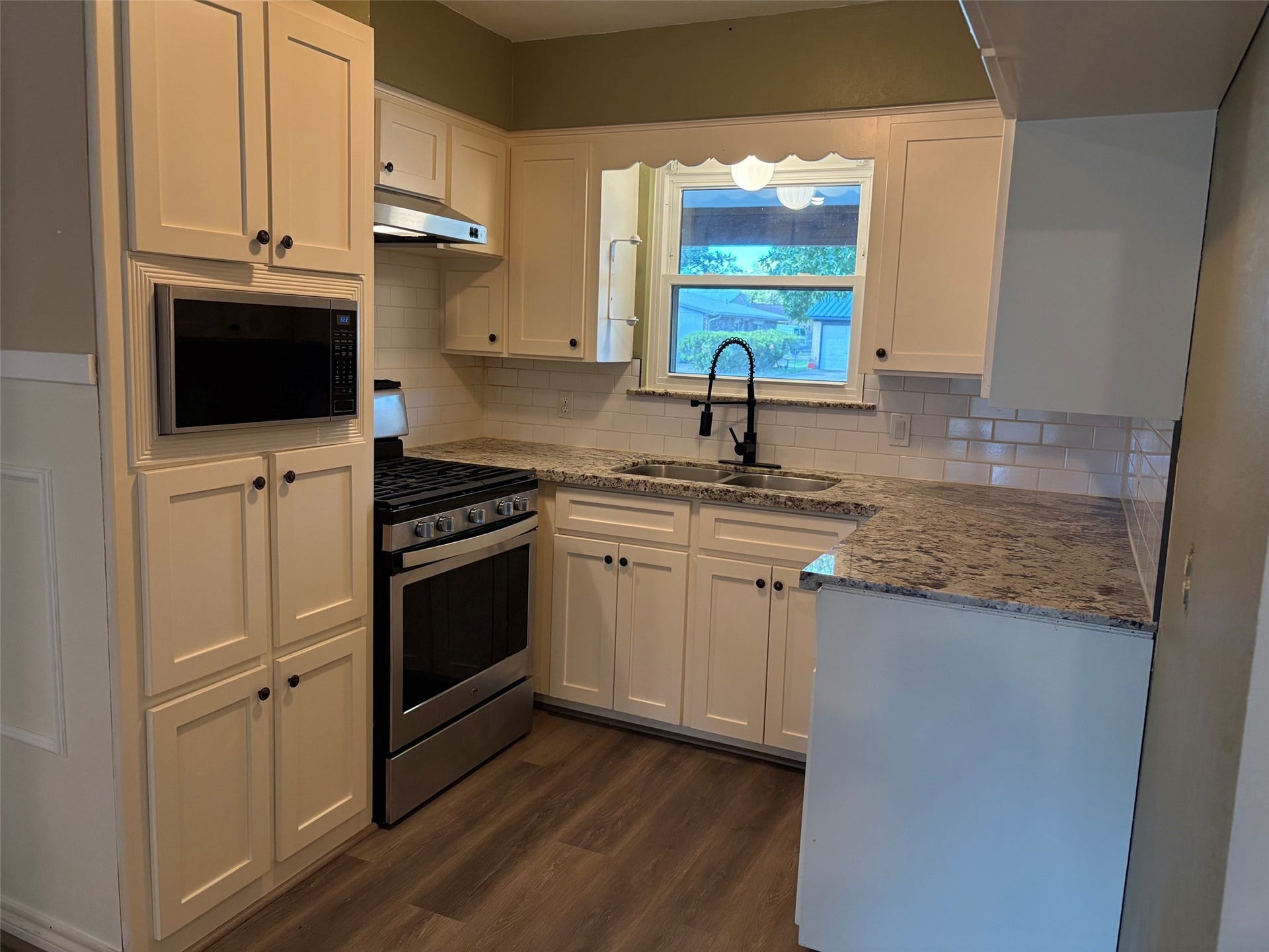 303 Crestwood Street, Clute, TX 77531 303 Crestwood Street, Clute, TX 77531