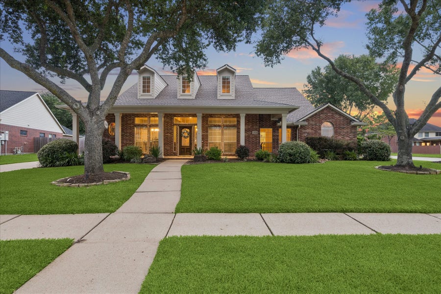 Property photo for 2829 Love Court, Friendswood, TX