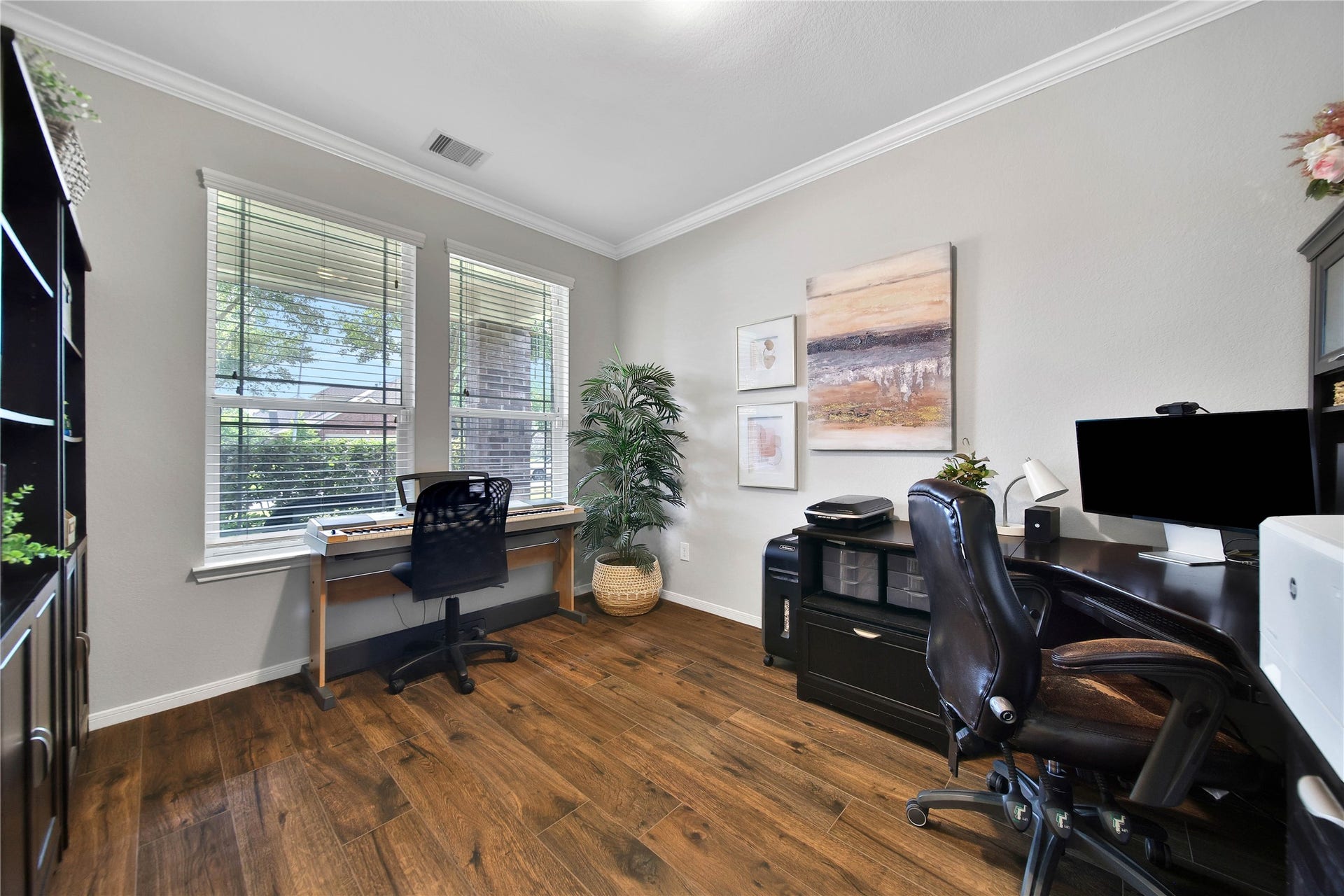 17311 Lassen Forest Lane, Humble, TX 77346 This functional study is also a great flex space. With views of the covered front porch, this room offers a serene place to work, or a formal living room, or reading nook.