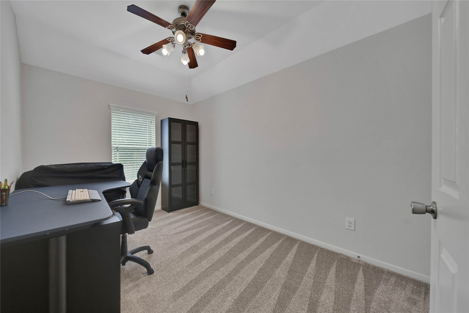 17311 Lassen Forest Lane, Humble, TX 77346 Spacious secondary bedrooms with bright windows, newer lush carpet and walk-in closet.