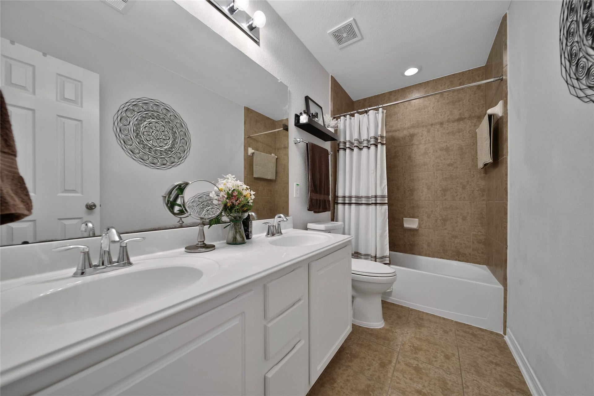 17311 Lassen Forest Lane, Humble, TX 77346 Secondary bathroom upstairs is well outfitted with double sinks and tub/shower combo.