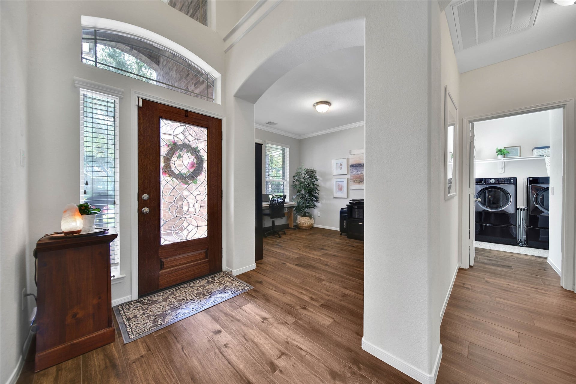 17311 Lassen Forest Lane, Humble, TX 77346 The foyer is welcoming and bright. Adjacent study offers privacy for work at home, or a place to tuck away and read, or work on projects.