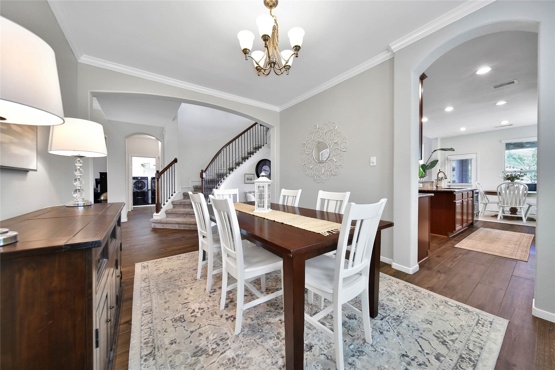 17311 Lassen Forest Lane, Humble, TX 77346 Entertain your guest with elegance in this beautiful dining room, adjacent to the kitchen and views of the foyer, this spacious room is perfect for entertaining with style.