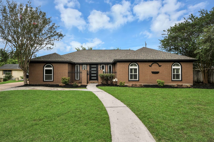 Property photo for 7822 Maple Tree Drive, Houston, TX