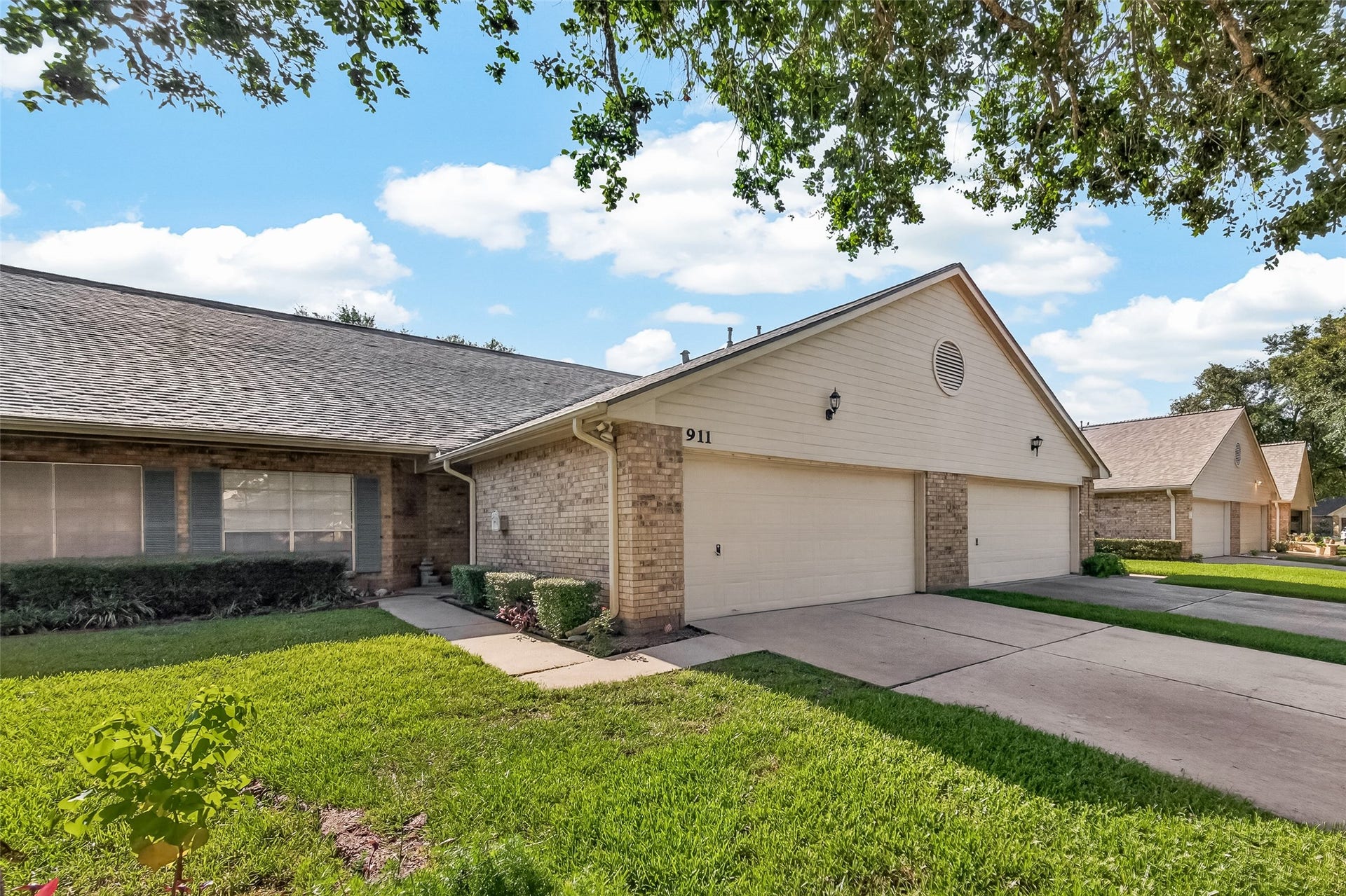 911 Woodfern Glen Lane, Pearland, TX 77584 911 Woodfern Glen Lane, Pearland, TX 77584