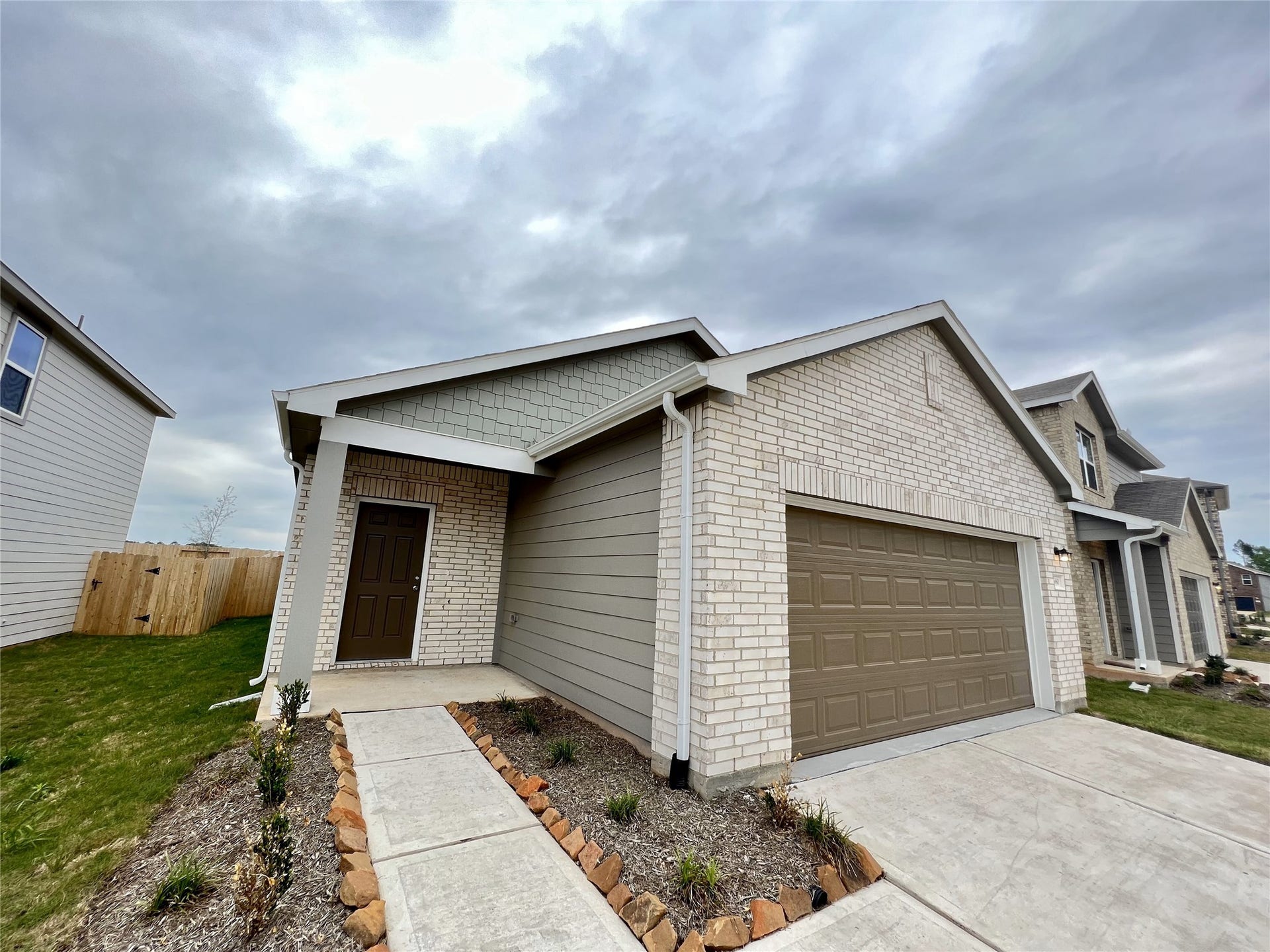 680 Amesbury Road, Conroe, TX 77316 680 Amesbury Road, Conroe, TX 77316