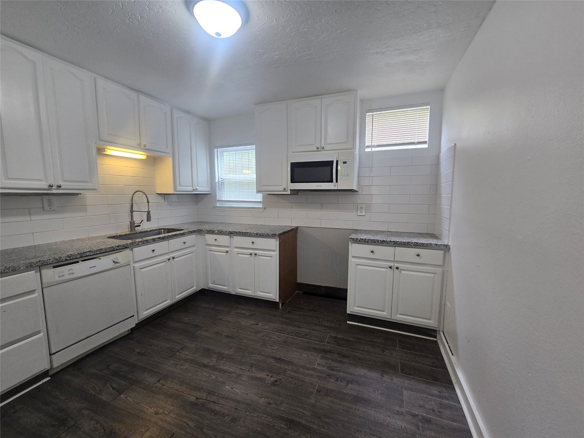 918 Winnie, #107, Galveston, TX 77550 918 Winnie, #107, Galveston, TX 77550