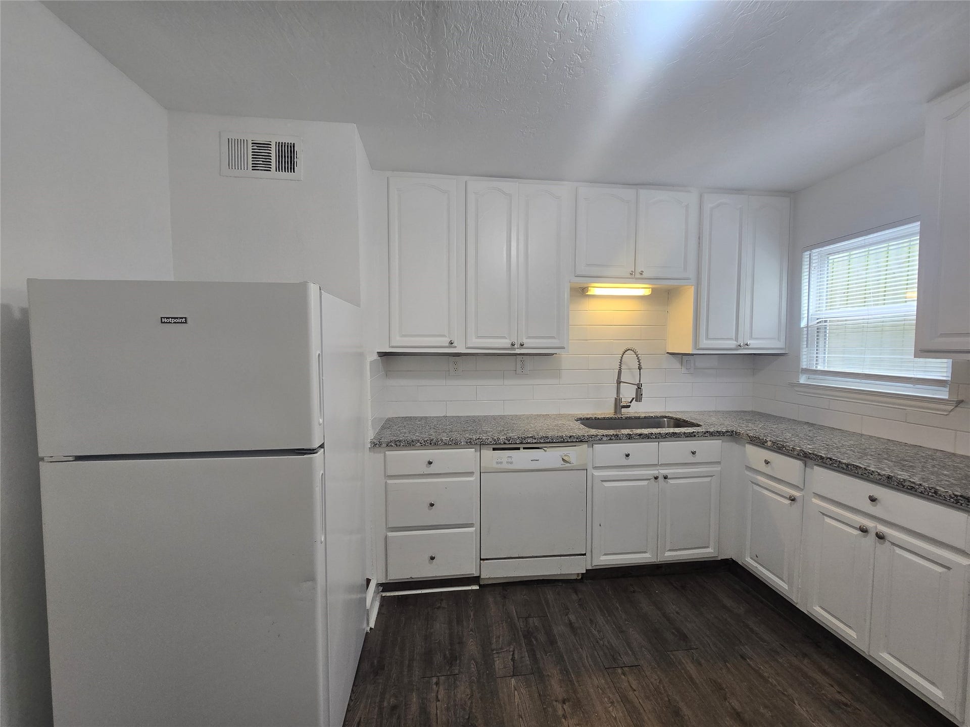 918 Winnie, #107, Galveston, TX 77550 918 Winnie, #107, Galveston, TX 77550