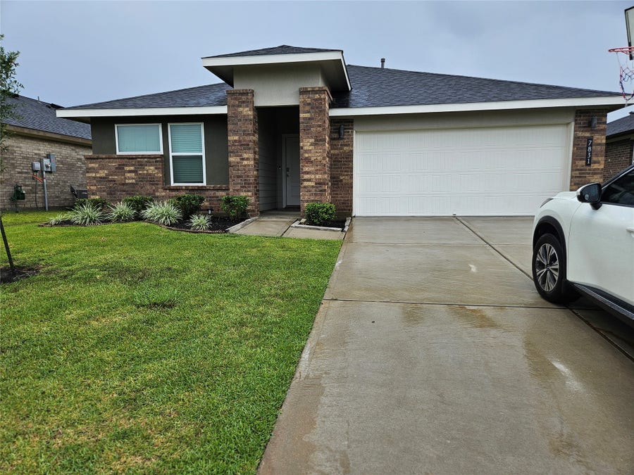 Property photo for 7831 Murciana Drive, Rosharon, TX