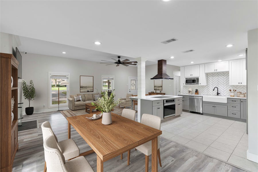 Property photo for 655 Avenue L, Dickinson, TX