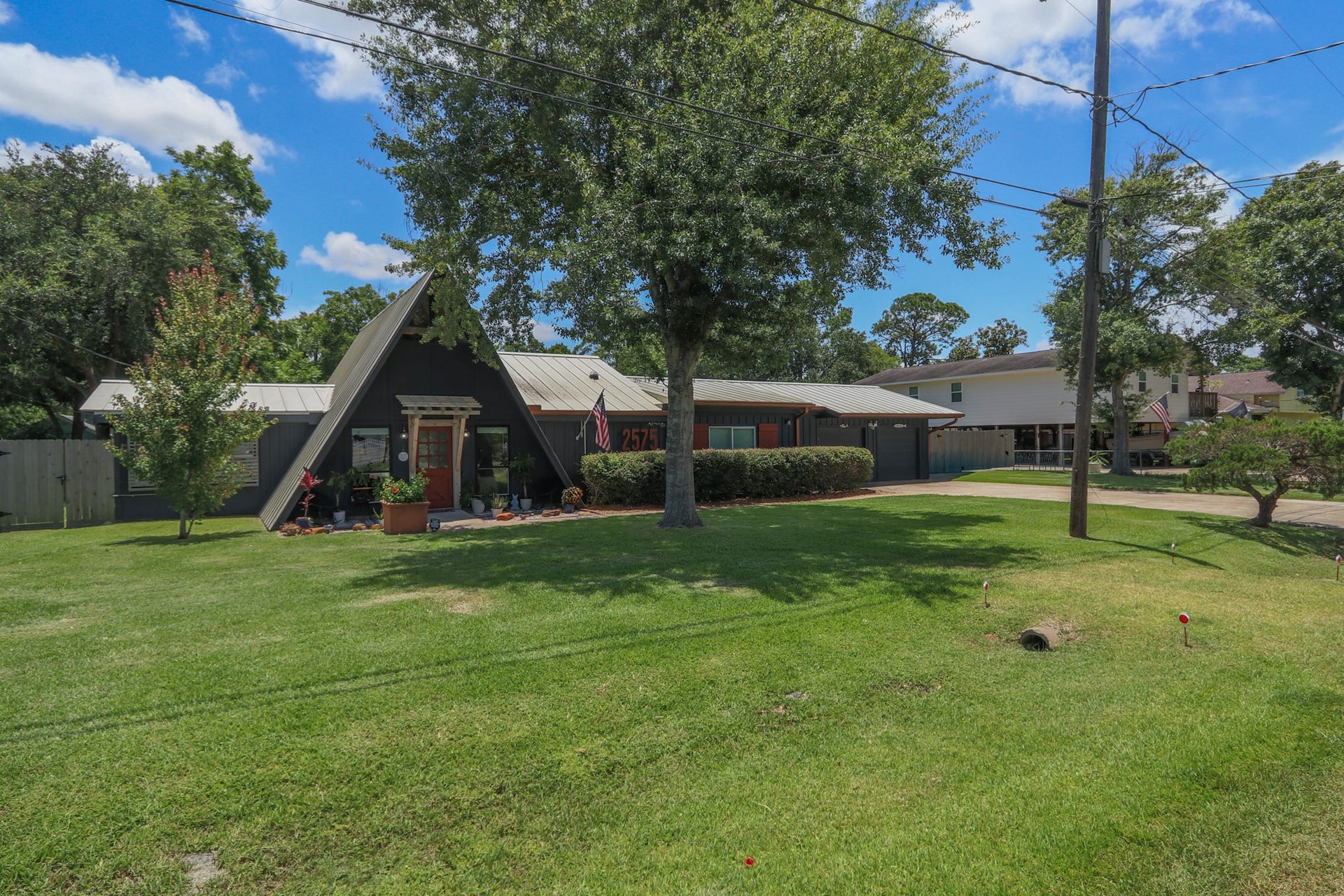 2575 Cliff Drive, Dickinson, TX 77539 You don't want the average "Cookie Cutter" construction where every third house looks just like alike? This place has loads of upgrades but has retained it's unique character & 70's fun style. Perfect place for someone who has an artistic flare or fun personaility!