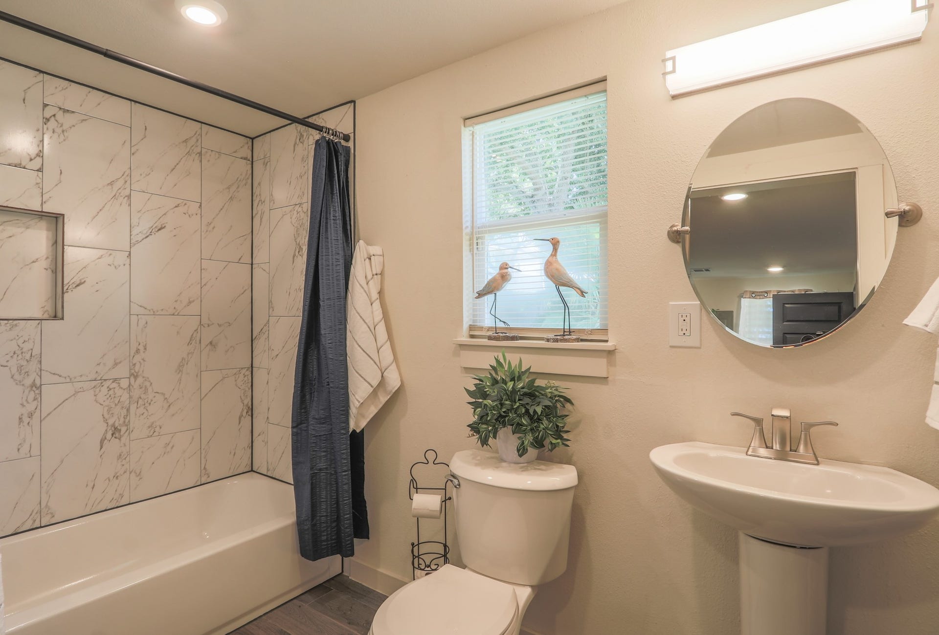 2575 Cliff Drive, Dickinson, TX 77539 The third bath has a tub and shower combo as well as updated lighting and sink. This room has a nice size linen or storage closet as well.