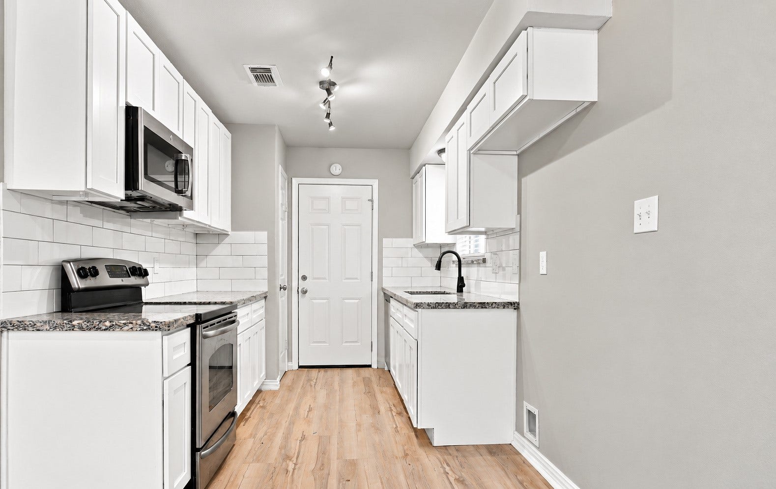 17810 Port O Call Street, Crosby, TX 77532 The updated kitchen with BRAND NEW CABINETS!
