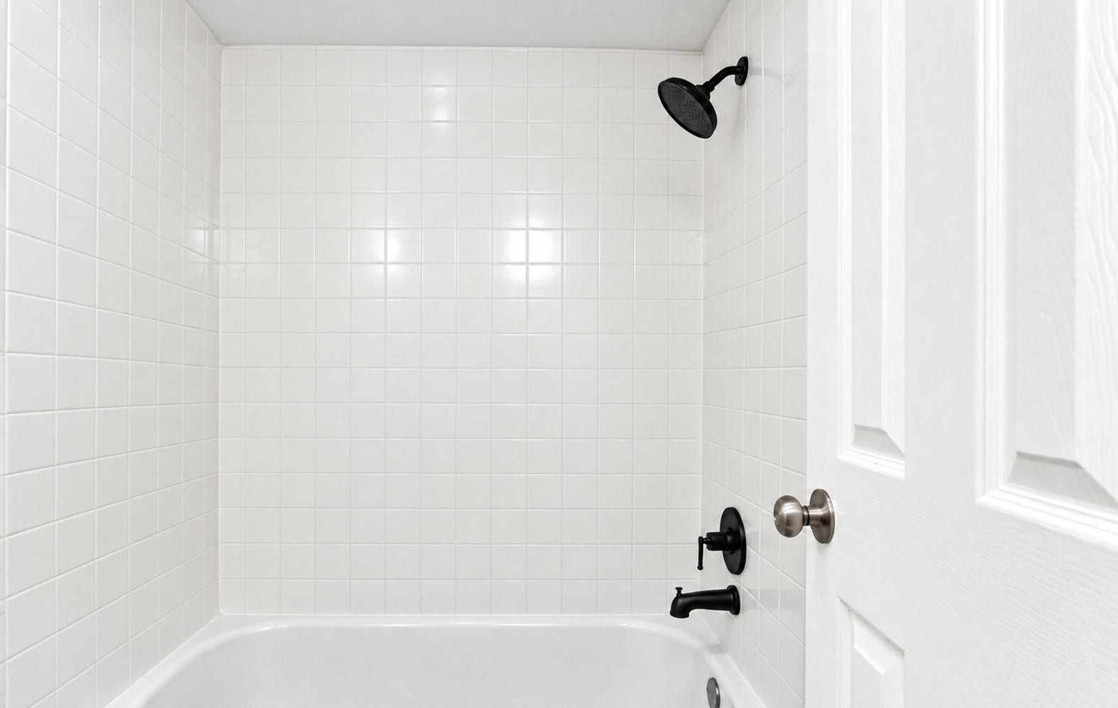 17810 Port O Call Street, Crosby, TX 77532 Another angle of the shower/tub combo in the primary bathroom!