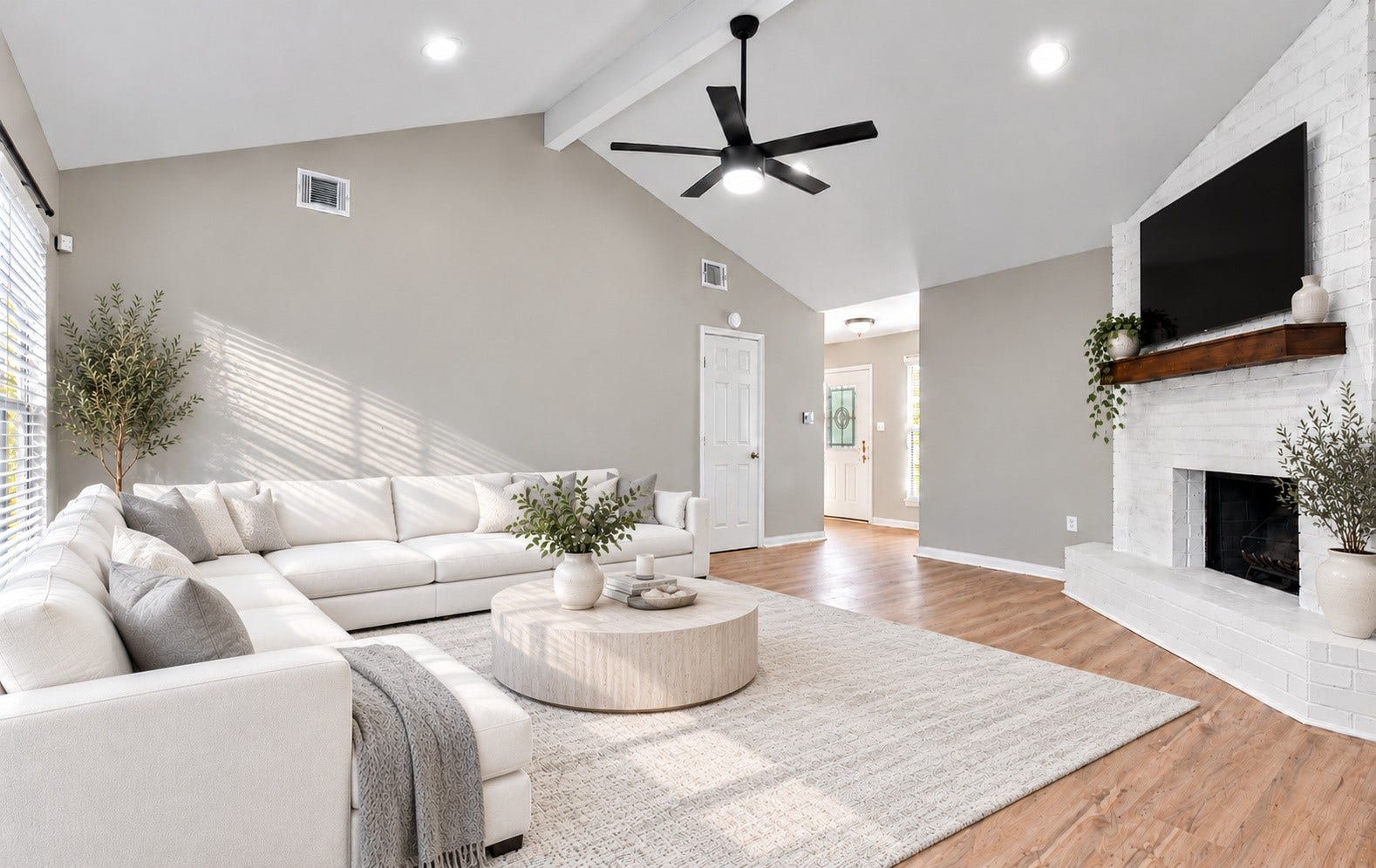 17810 Port O Call Street, Crosby, TX 77532 The living room has lots of space!
*This photo has been virtually staged*