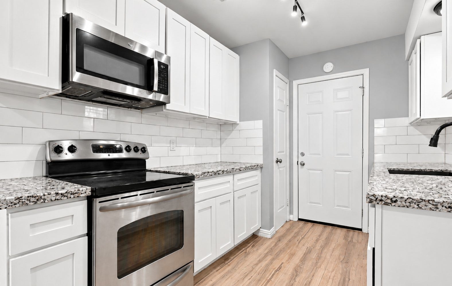 17810 Port O Call Street, Crosby, TX 77532 Another angle of the kitchen!