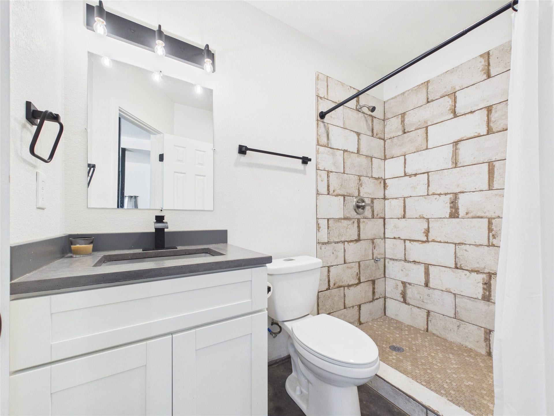 4506 Linninger Lane, Dickinson, TX 77539 4506 Linninger Lane, Dickinson, TX 77539